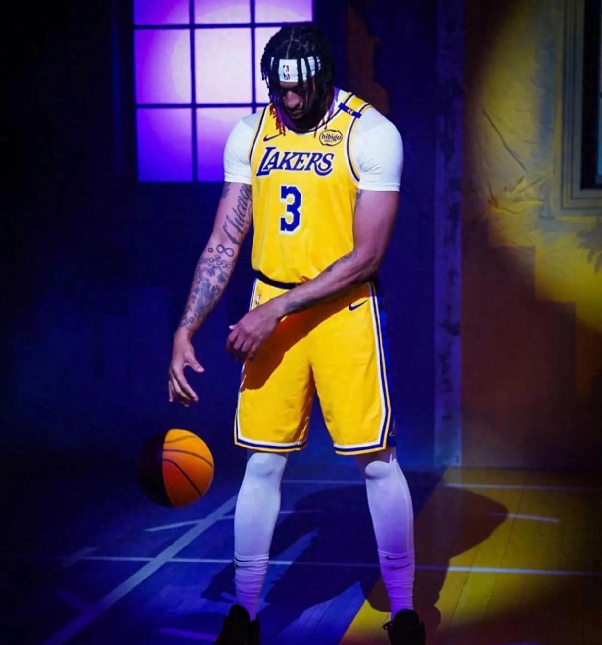 湖人陷入低谷，状态爆棚连败，引发争议球队命运悬念！