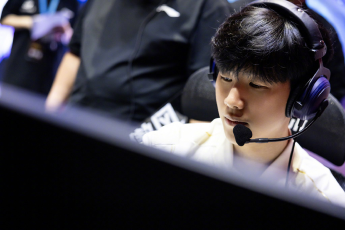 TheShy意外战胜澳大利亚队，出色发挥引爆全场！再创辉煌时刻(theshy直播回放全程)